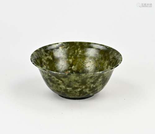 Chinese jade bowl Ø 12.8 cm.