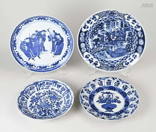 Four 18th century Chinese dishes Ø 21 - Ø 26 cm.