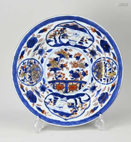 18th century Chinese Imari dish, Ø 35.3 cm.