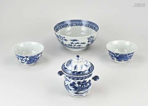 Four parts antique Chinese porcelain