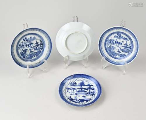 Four 18th century Chinese plates Ø 14 - Ø 15 cm.