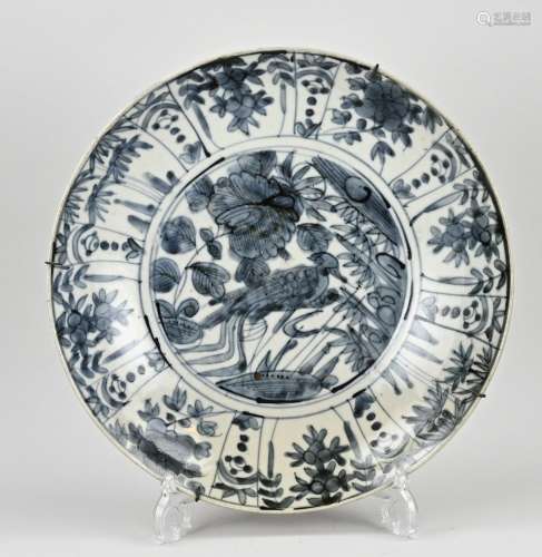 16th - 17th century Chinese ming dish, Ø 36.6 cm.