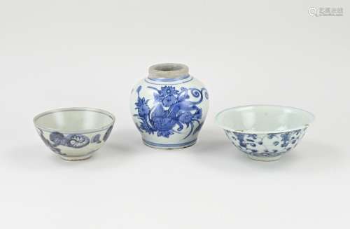 Lot of antique Chinese porcelain (3x)