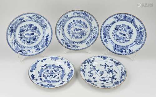 Five 18th century Chinese plates Ø 23 cm.