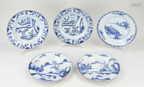 Five 18th century Chinese plates Ø 22 - 23 cm.