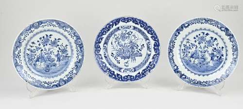 Three 18th century Chinese plates Ø 24 cm.