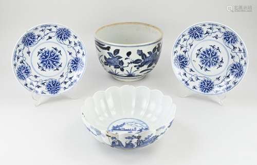 Four pieces of antique Chinese/Japanese porcelain