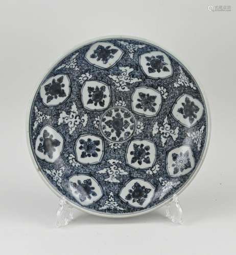 Large 17th century Chinese dish Ø 31.5 cm.