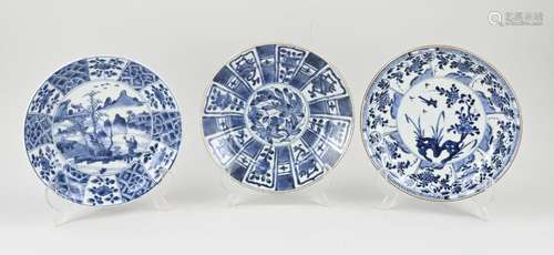 Three 18th century Chinese plates Ø 21 - 22 cm.