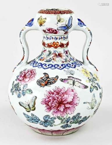 Chinese Family Rose vase, H 24.5 cm.