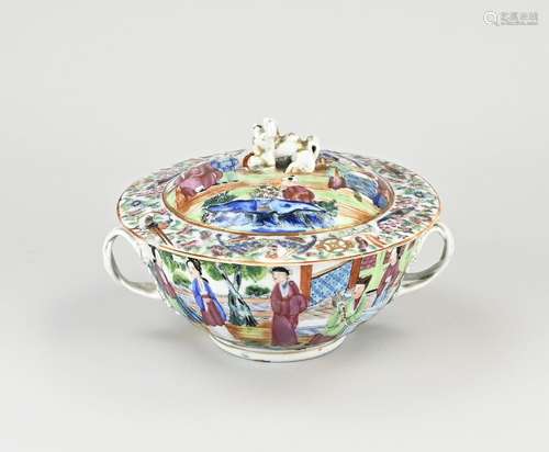 18th - 19th century Chinese Family Rose lidded dish Ø 16 cm.