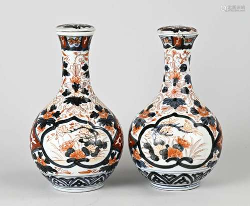 Two 18th century Imari jar vases, H 23 cm.