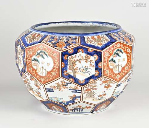 Japanese Imari flower pot Ø 33 cm.