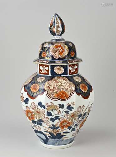 Antique Imari vase with lid, H 44 cm.