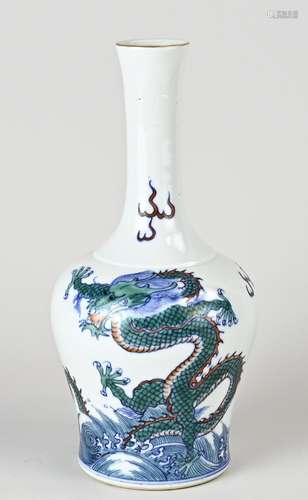 Chinese Familie Verte pipe vase, H 26.5 cm.