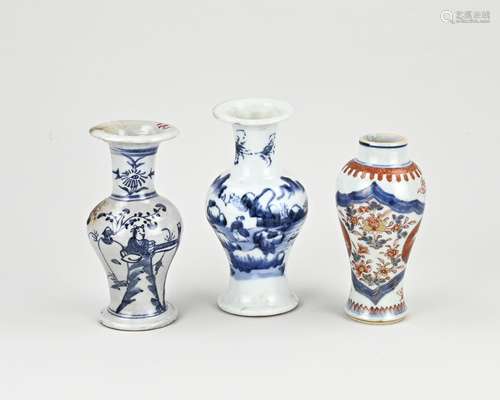 Three Chinese vases, H 16 - 19 cm.