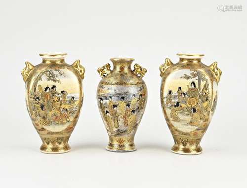 Japanese Satsuma vases, H 13 - 14 cm.