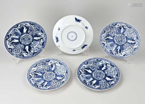 Five antique Chinese plates Ø 20.6 cm.
