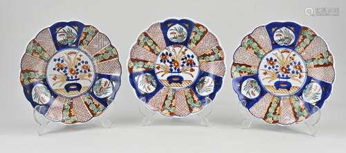 Three Japanese Imari plates Ø 22 cm.