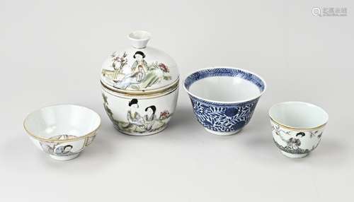 Four parts antique Chinese porcelain