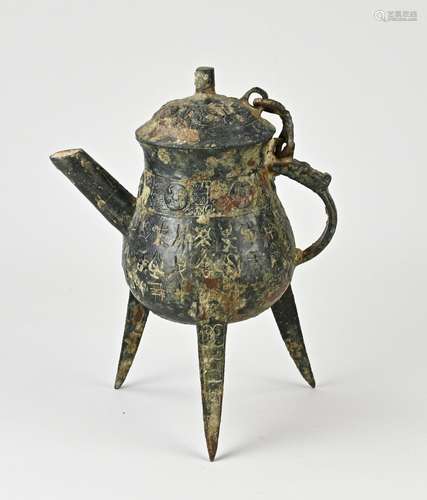 Chinese bronze jug, H 22 cm.