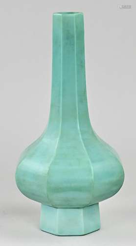 Chinese glass vase, H 18 cm.