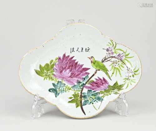 Antique Chinese Family Rose bowl 21 x 27 cm.