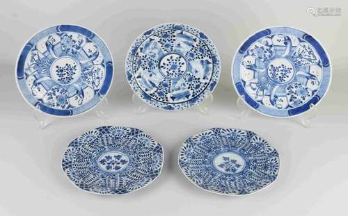 Five Chinese plates Ø 20 - 21 cm.