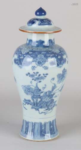 18th century Chinese lidded vase, H 28 cm.