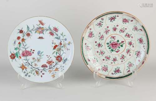 Two 18th century Chinese Family Rose plates Ø 22 - 23 cm.