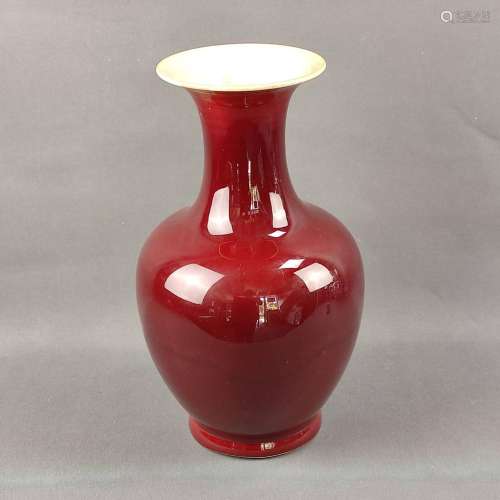 Bottle vase with "Oxblood" glaze, China, 19th cent...