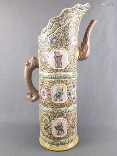 Large narrow jug with a lid, China, 19th/20th century, porce...