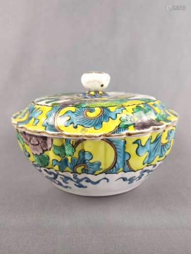 Lidded bowl, China, ribbed wall and lid with stylised bud fi...