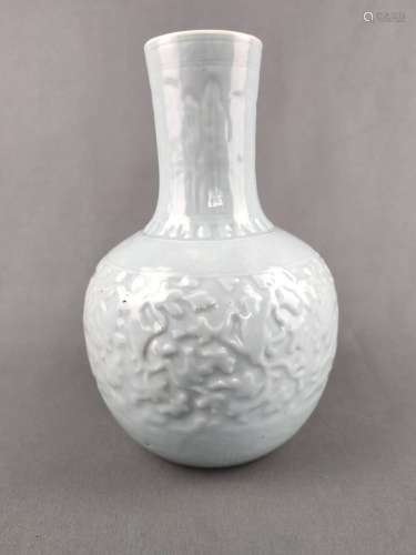 Vase, with bluish-grey celadon glaze, China, spherical body ...