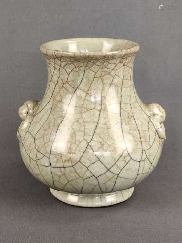 Vase, in the style of Kuan ware, "Ge-Type", China,...