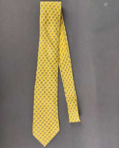 Vintage HERMÈS silk tie, model 625657 EA, repeat pattern of ...
