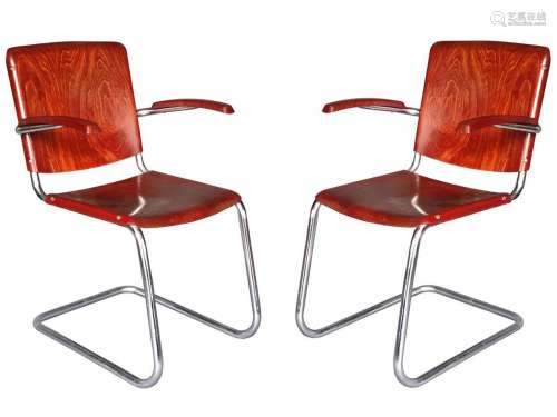 Pair of cantilever chairs, design Mart Stam, Bremshey, Solin...