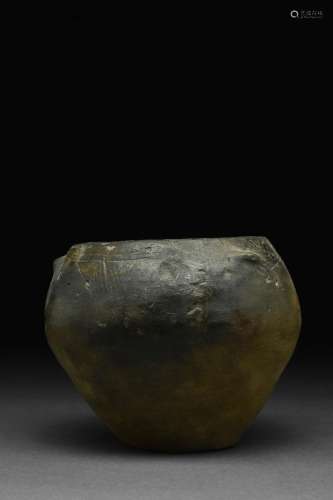 EUROPEAN NEOLITHIC POTTERY VESSEL