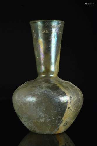 ROMAN LARGE YELLOW-GREEN GLASS VESSEL WITH SWIRL PATTERN