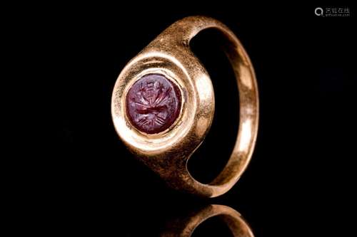 ROMAN INTAGLIO GOLD RING WITH CLASPED HANDS