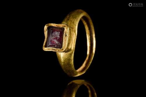 ROMAN GOLD RING WITH GARNET PORTRAIT INTAGLIO