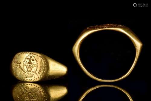 BYZANTINE GOLD RING DEPIUCTING EMPEROR OR SAINT