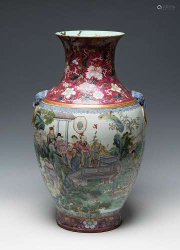 Chinese vase, Qing dynasty, Qianlong period. Late 18th centu...