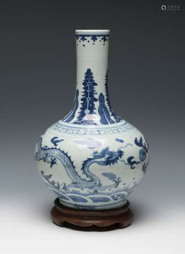 Chinese vase, Qing dynasty, Qianlong period. Late 18th centu...