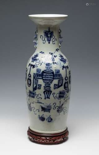 Chinese vase. Qing Dynasty, 19th century. Hand-painted celad...