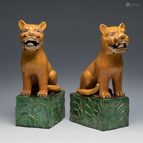 Pair of Foo lions, Qing dynasty. China, 19th century. Hand-p...