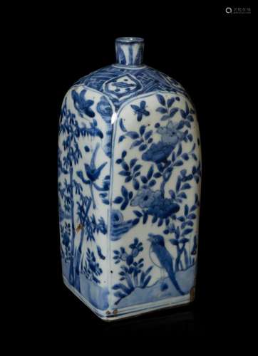 Vase; Ming dynasty, China, 16th century. Kraak porcelain. It...