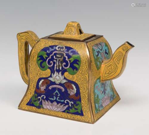 Kettle; China, first half of the 20th century. Enameled bron...