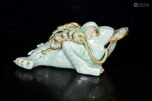 Chinese Gilt Edge Green Glaze Fortune Toad Porcelain Statue