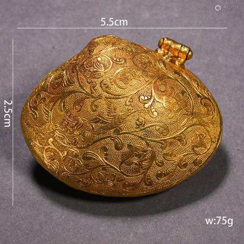 Gold Made Shell-Form Ornament